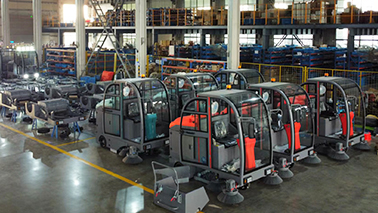 幼型驾驶式扫地机是怎么进行工作的？工业驾驶式扫地机有什么利益？